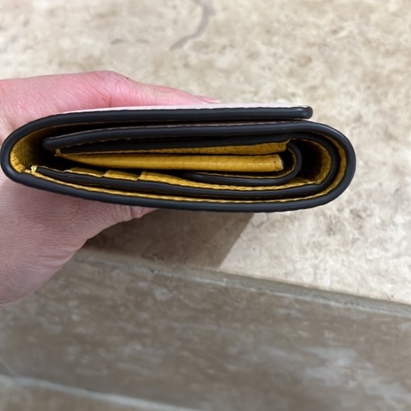 ❗️PRICE DROP❗️Tory Burch Trifold Wallet - Picture 5 of 9